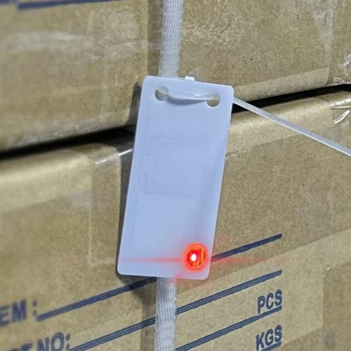 Thẻ phát sáng LED UP210086A để qun lý tài sn